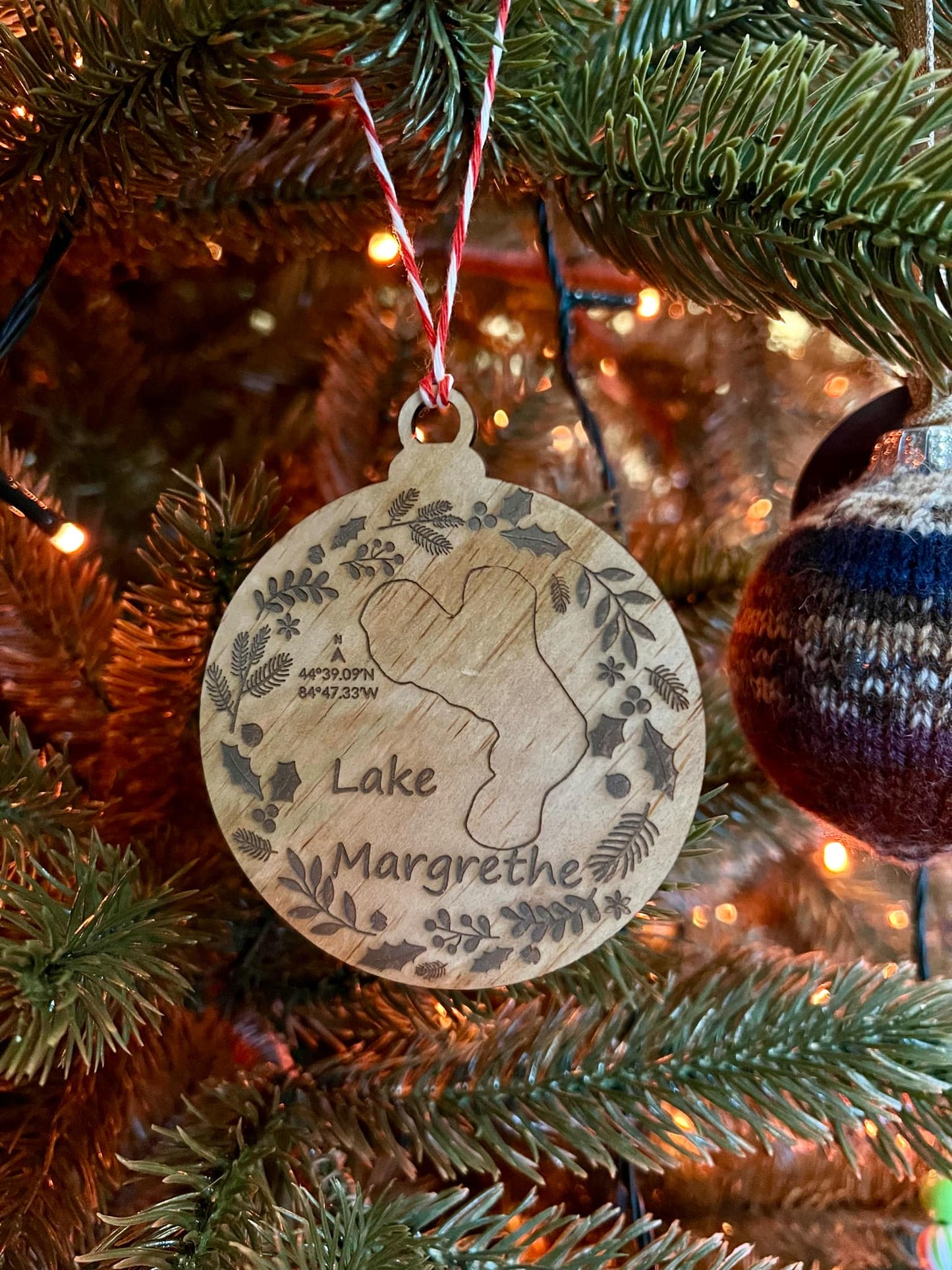 Single Layer Lake Ornament